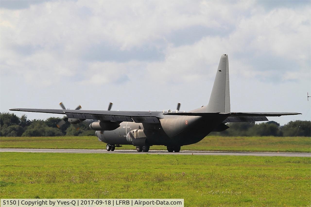 5150, 1988 Lockheed C-130H-30 Hercules C/N 382-5150, Lockheed C-130H Hercules (61-PG), Landing rwy 25L, Brest-Bretagne airport (LFRB-BES)