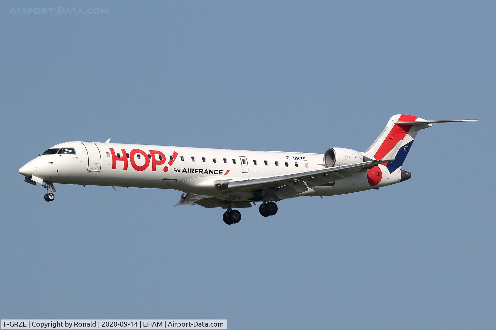 F-GRZE, 2001 Canadair CRJ-702 (CL-600-2C10) Regional Jet C/N 10032, at spl