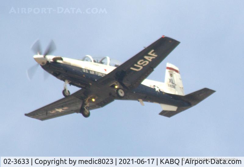 02-3633, 2002 Raytheon Beech T-6A Texan II C/N PT-172, On short final for Runway 21 at KABQ