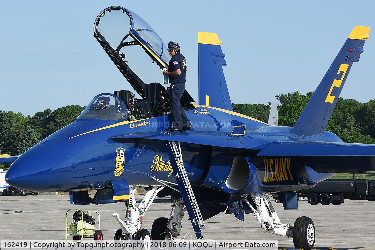 162419, McDonnell Douglas F/A-18B Hornet C/N 256/B051, #7 being used as #2