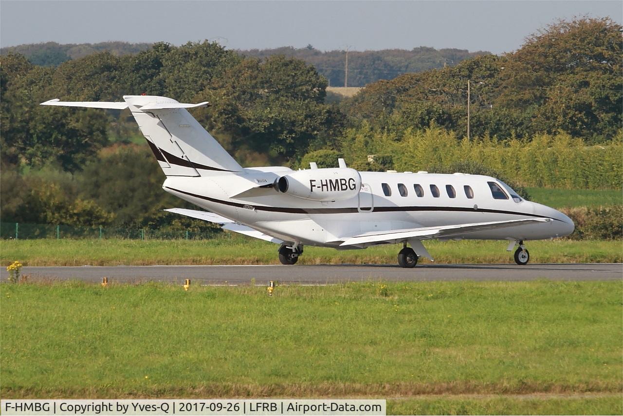F-HMBG, 2003 Cessna 525A CitationJet CJ2 C/N 525A-0142, Cessna 525A CitationJet CJ2, Taxiing rwy 25L, Brest-Bretagne airport (LFRB-BES)