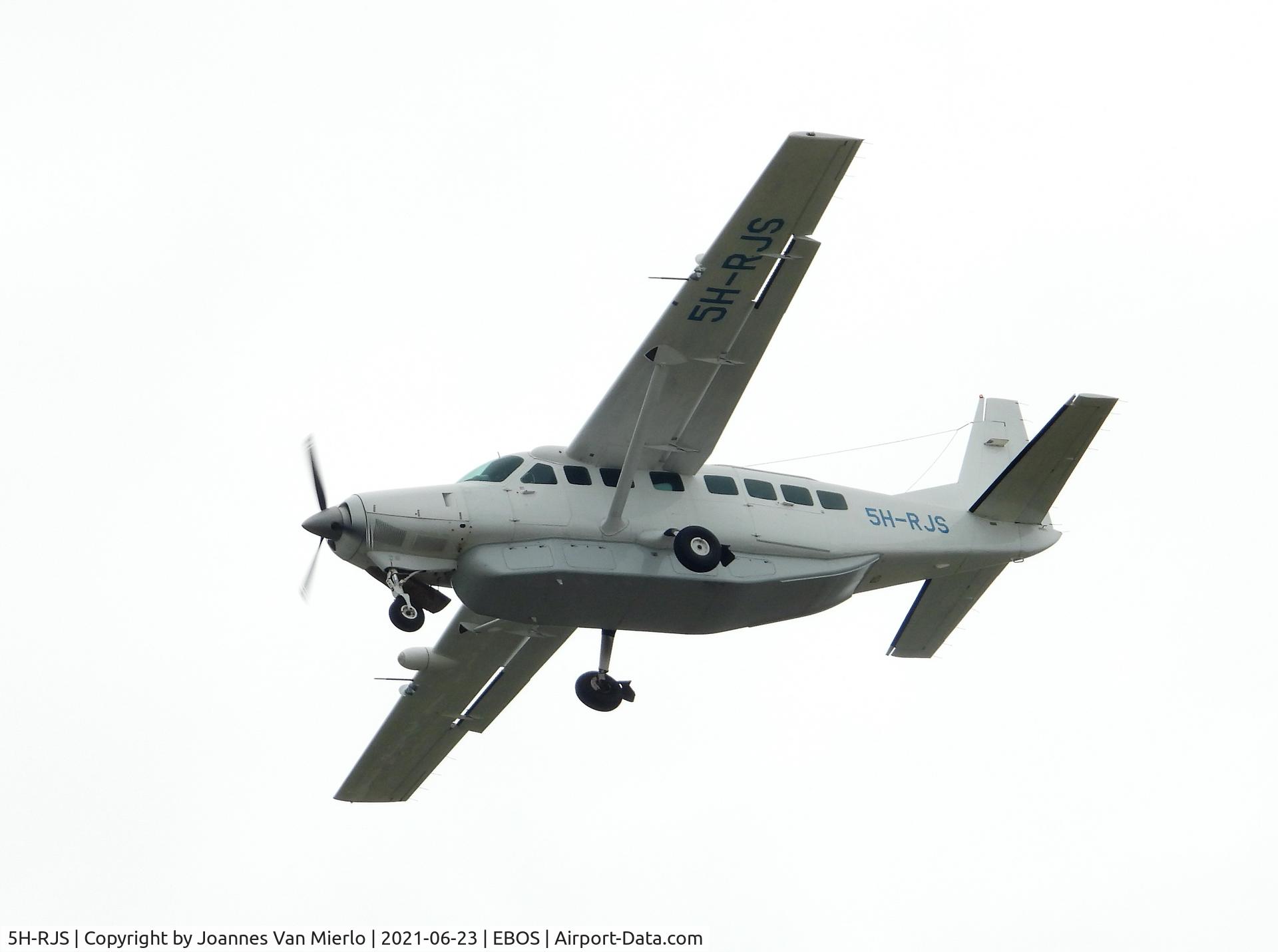 5H-RJS, 2002 Cessna 208B Grand Caravan C/N 208B0929, Approaching Ostend, Belgium