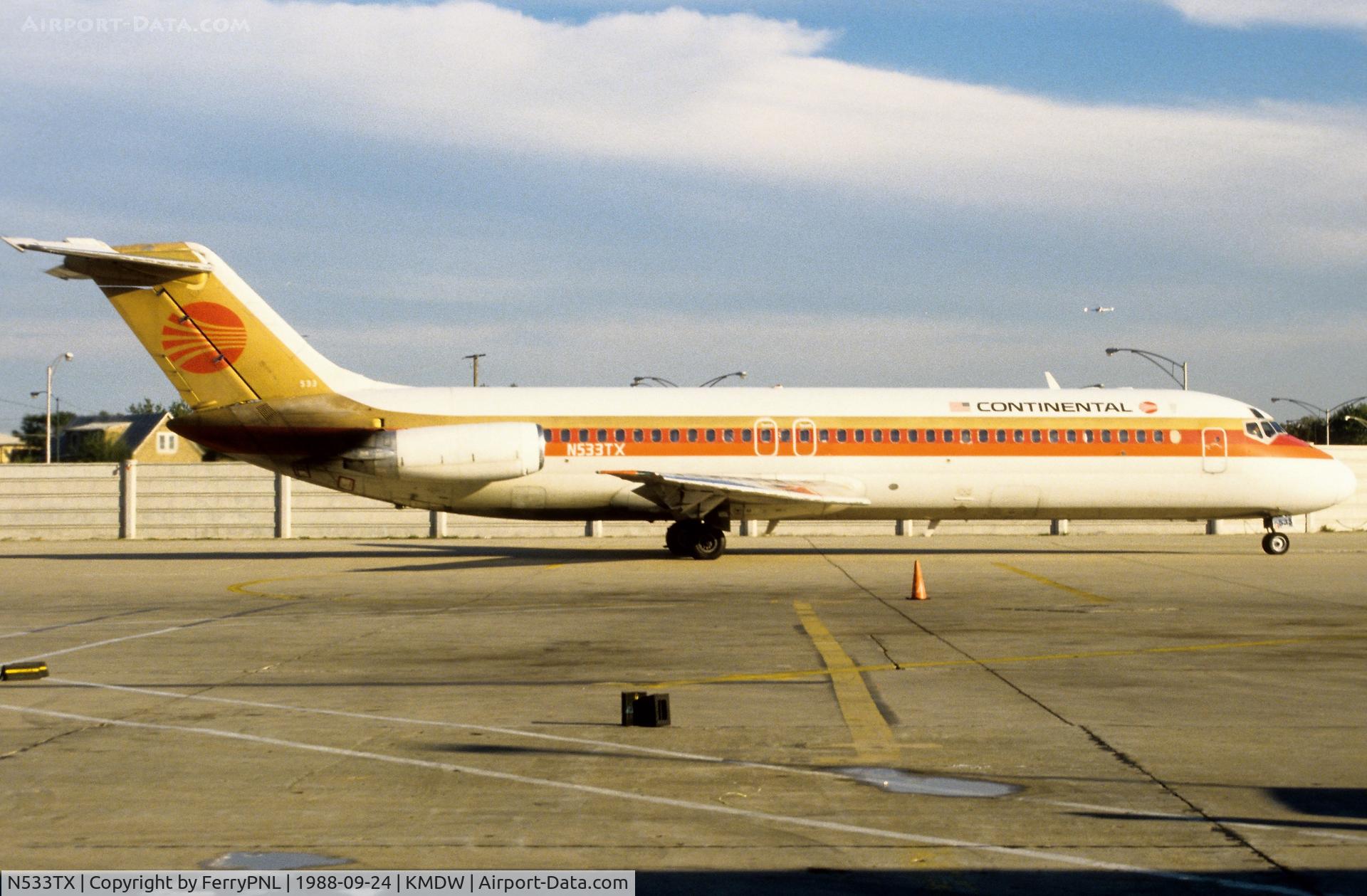 N533TX, 1968 Douglas DC-9-32 C/N 47281, Continental DC-9-32 about to depart