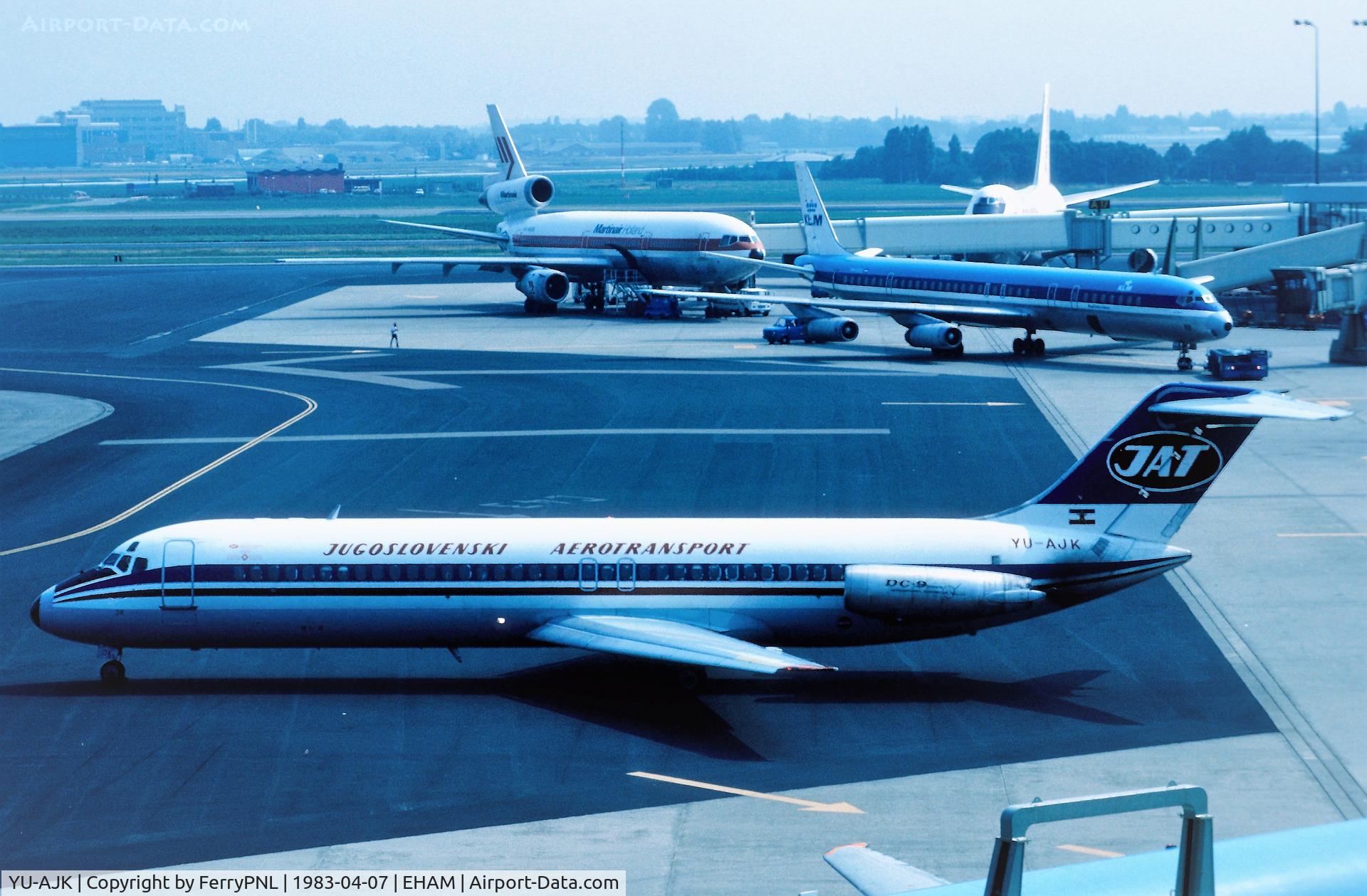 YU-AJK, 1973 Douglas DC-9-32 C/N 47568, JAT Dc-9-32 pulling out of the gate
