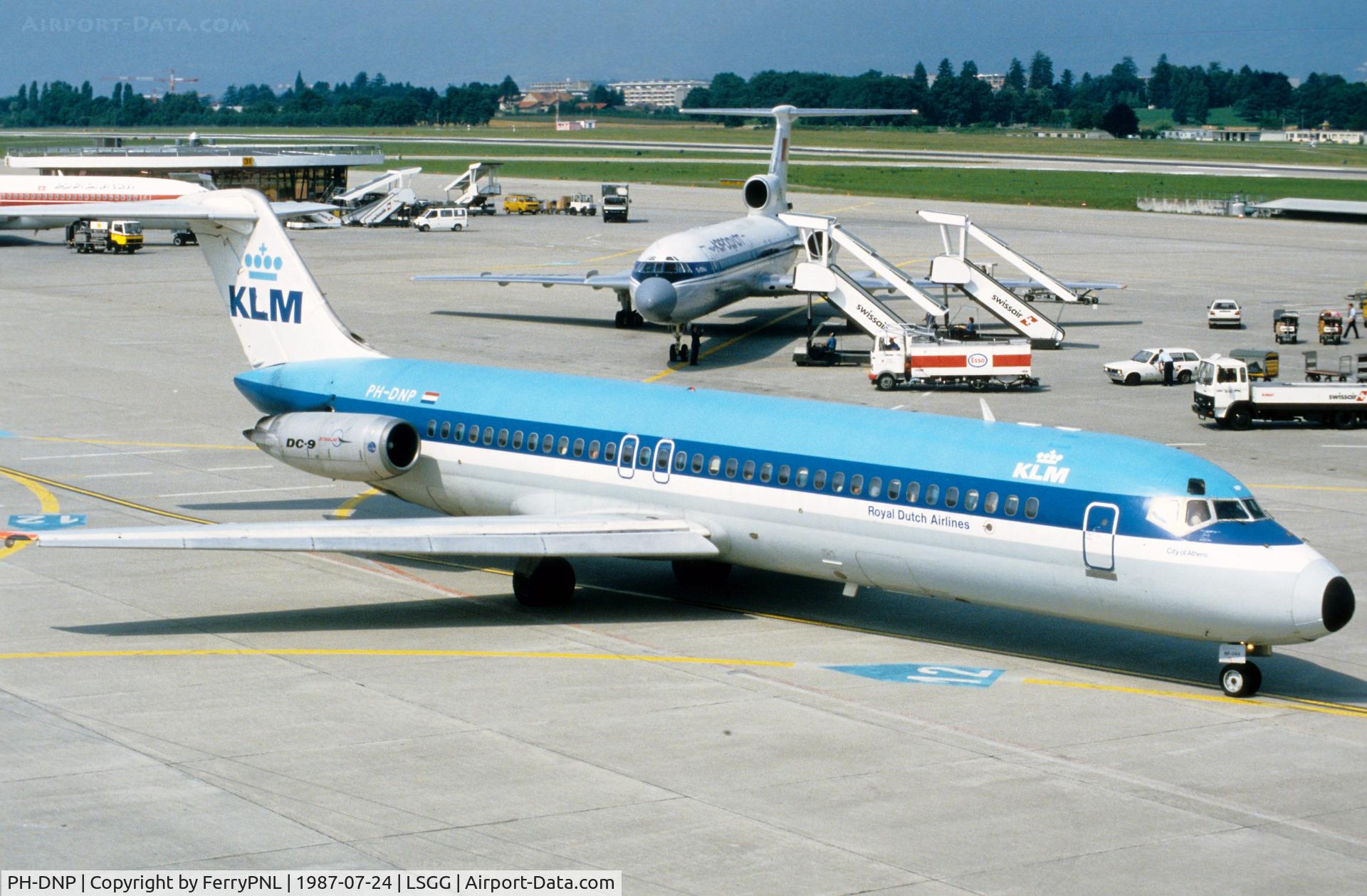 PH-DNP, 1968 McDonnell Douglas DC-9-33F C/N 47194, KLM DC-9-33 taxiing past