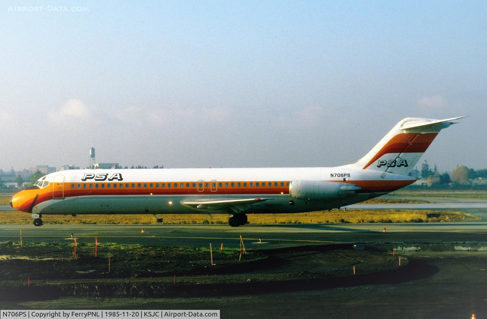 N706PS, 1967 Douglas DC-9-32 C/N 47020, PSA DC-9-32 taxiing in