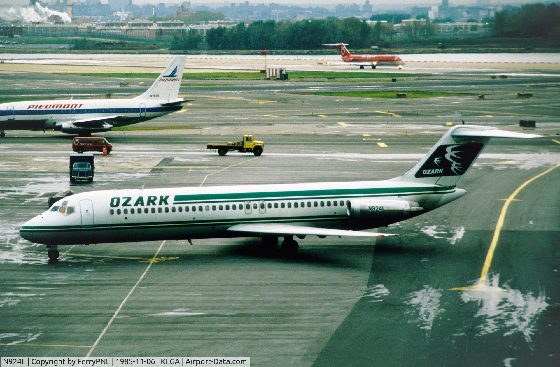 N924L, 1969 Douglas DC-9-32 C/N 47324, Ozark DC-9-32