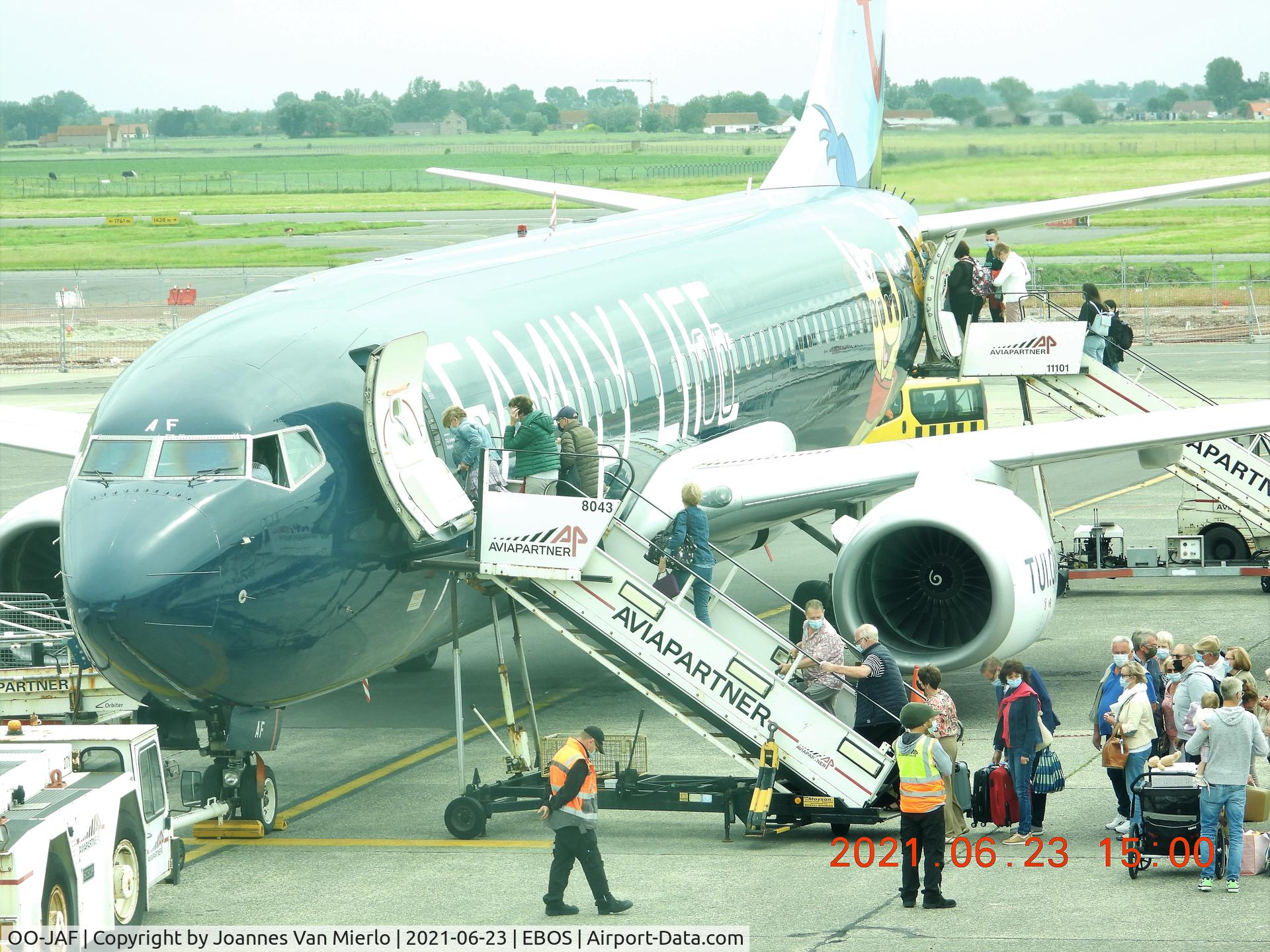 OO-JAF, 2007 Boeing 737-8K5 C/N 35133, Boarding in COVID-times