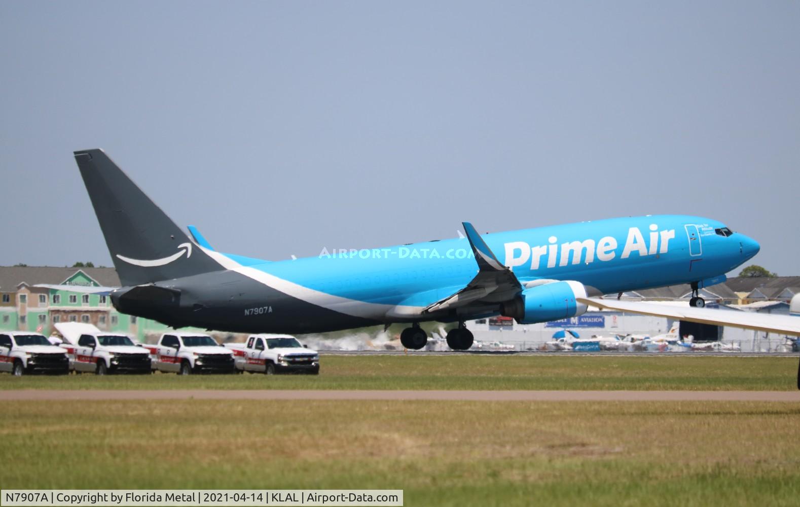 N7907A, 2001 Boeing 737-83N C/N 32577, Amazon
