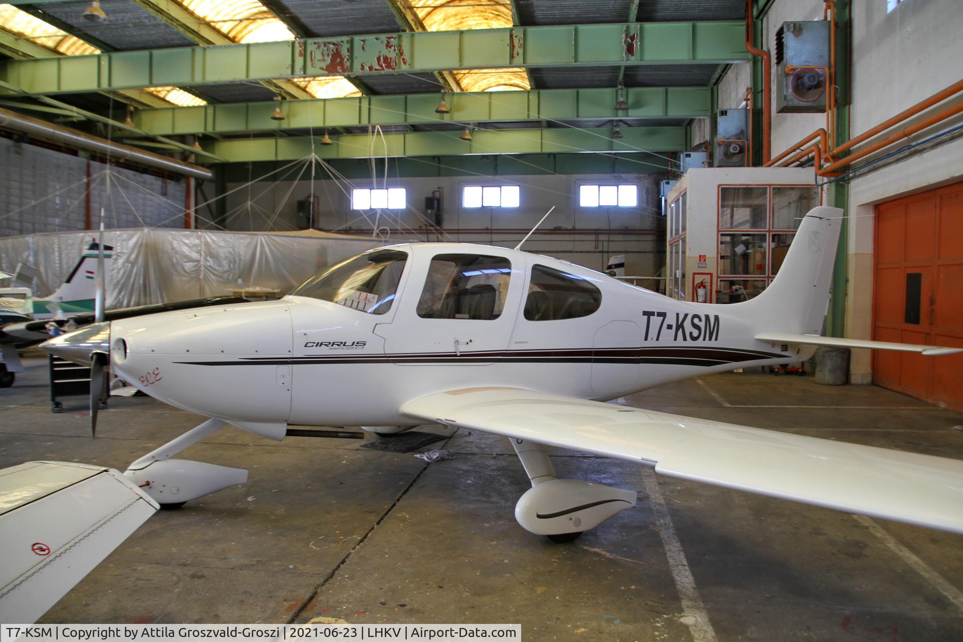 T7-KSM, 2001 Cirrus SR20 C/N 1141, LHKV - Kaposújlak Airport, Hungary