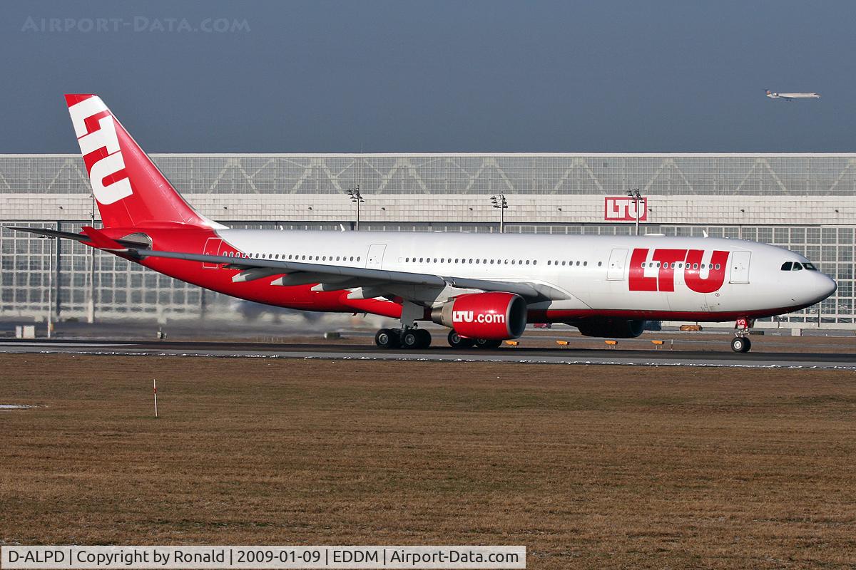 D-ALPD, 2002 Airbus A330-223 C/N 454, at muc