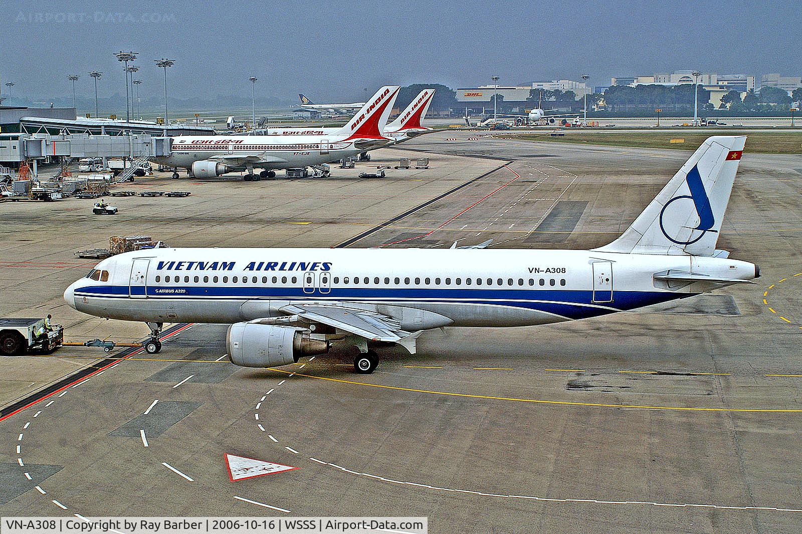 VN-A308, 1996 Airbus A320-214 C/N 0619, VN-A308   Airbus A320-214 [0619] (Vietnam Airlines) Singapore-Changi~9V 16/10/2006