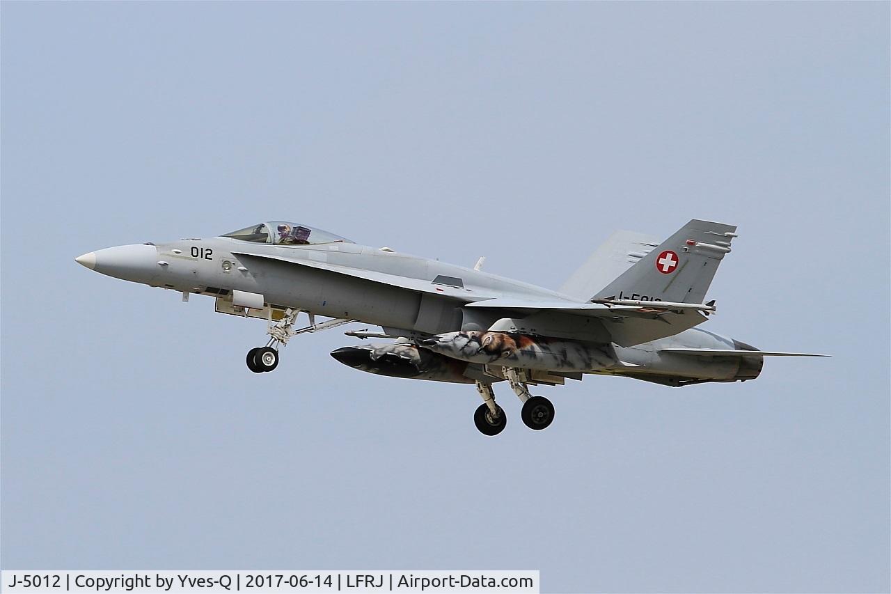 J-5012, McDonnell Douglas F/A-18C Hornet C/N 1352/SFC012, McDonnell Douglas FA-18C Hornet, Take off rwy 26, Landivisiau Naval Air Base (LFRJ) Tiger Meet 2017