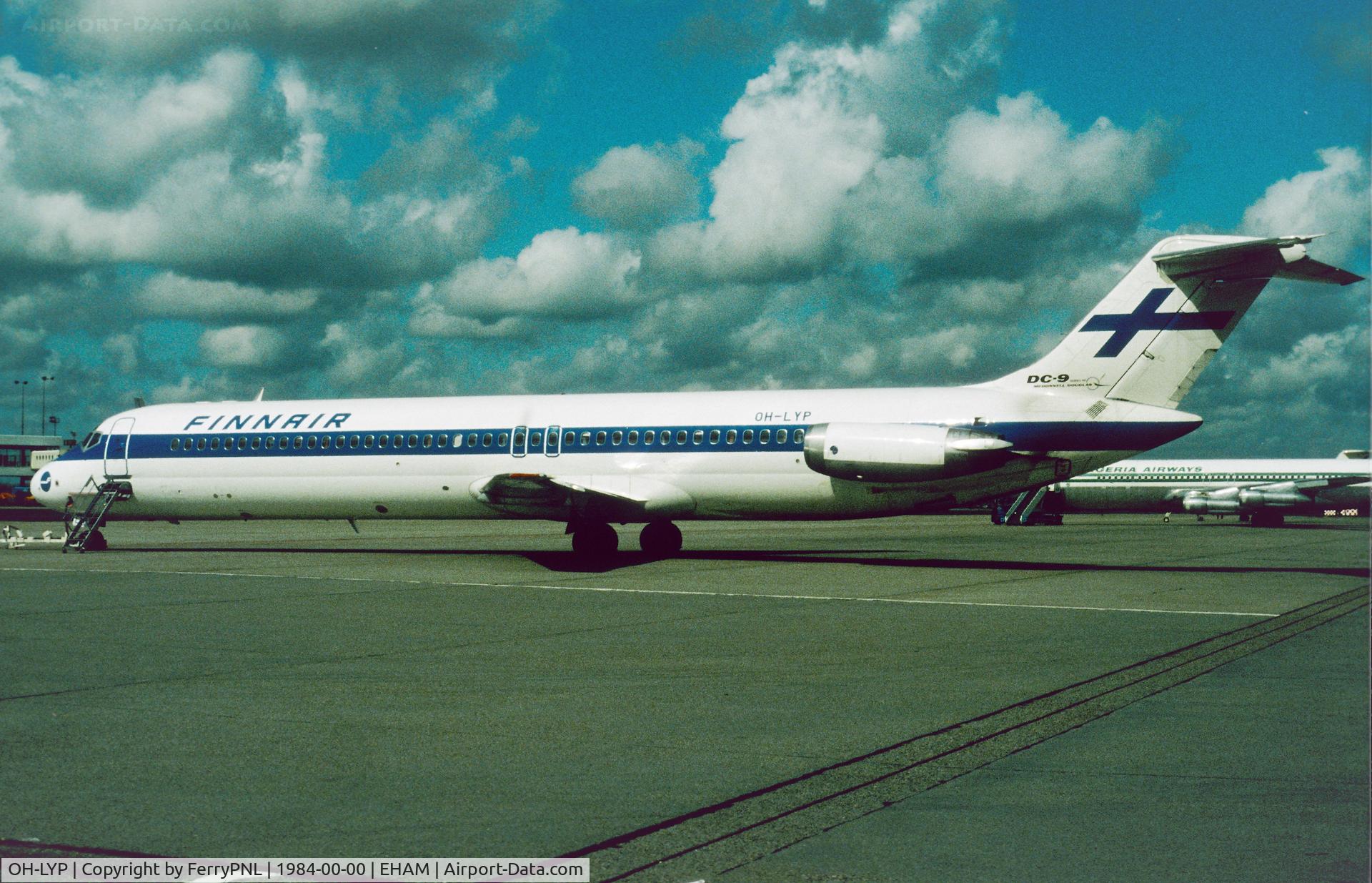 OH-LYP, 1976 McDonnell Douglas DC-9-51 C/N 47696, Finnair DC-9-51 parked
