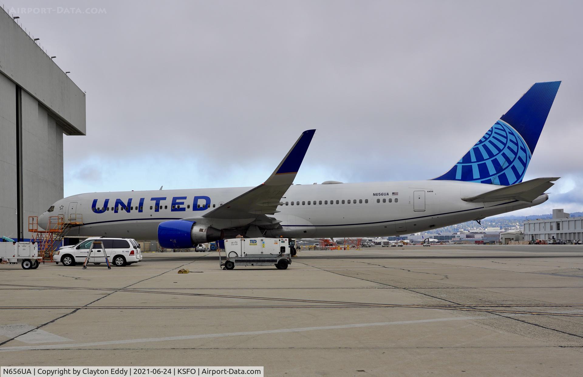 N656UA, 1992 Boeing 767-322 C/N 25394, SFO 2021.