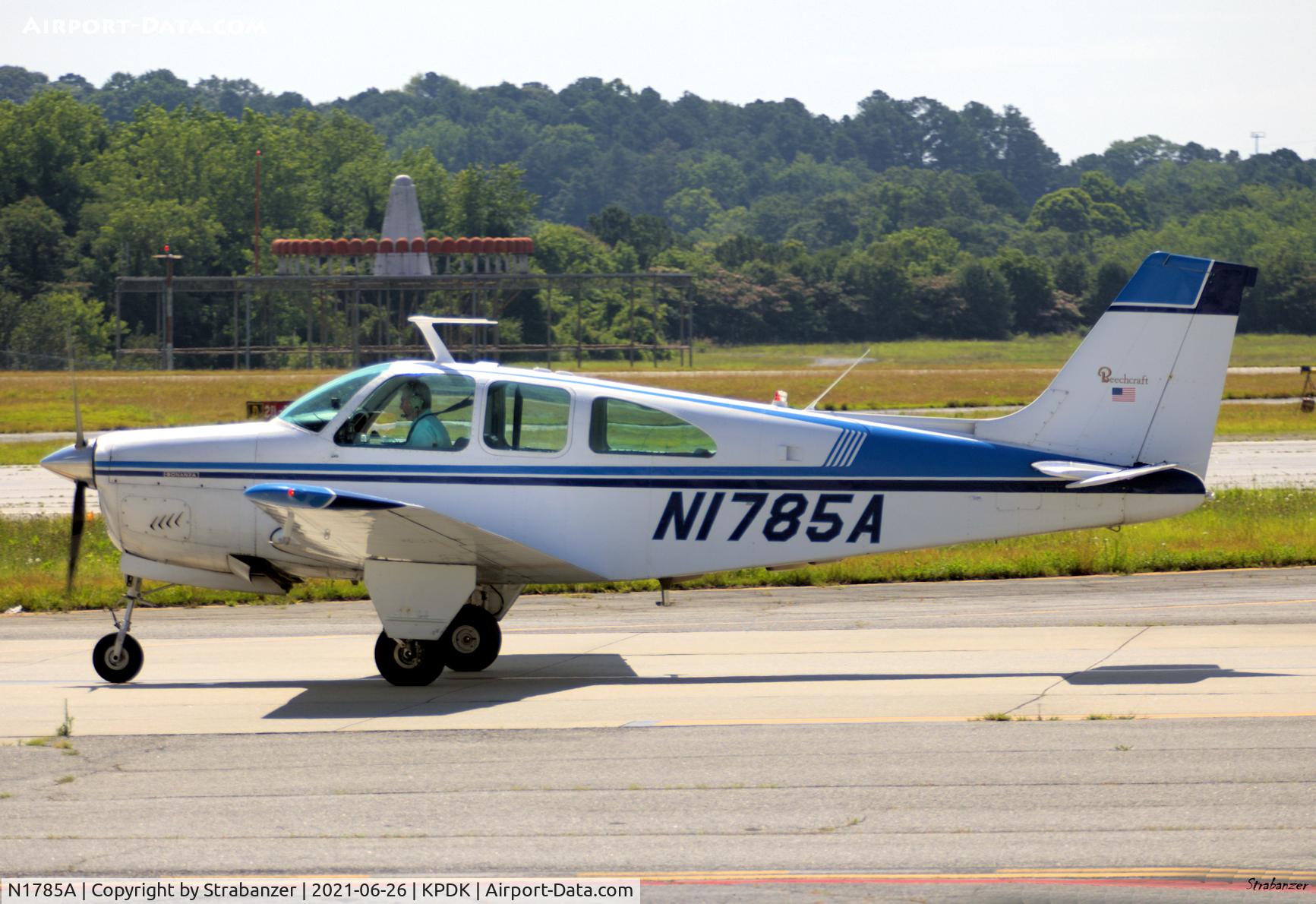 N1785A, 1969 Beech E33A Bonanza C/N CE-278, Taxiing in at KPDK
