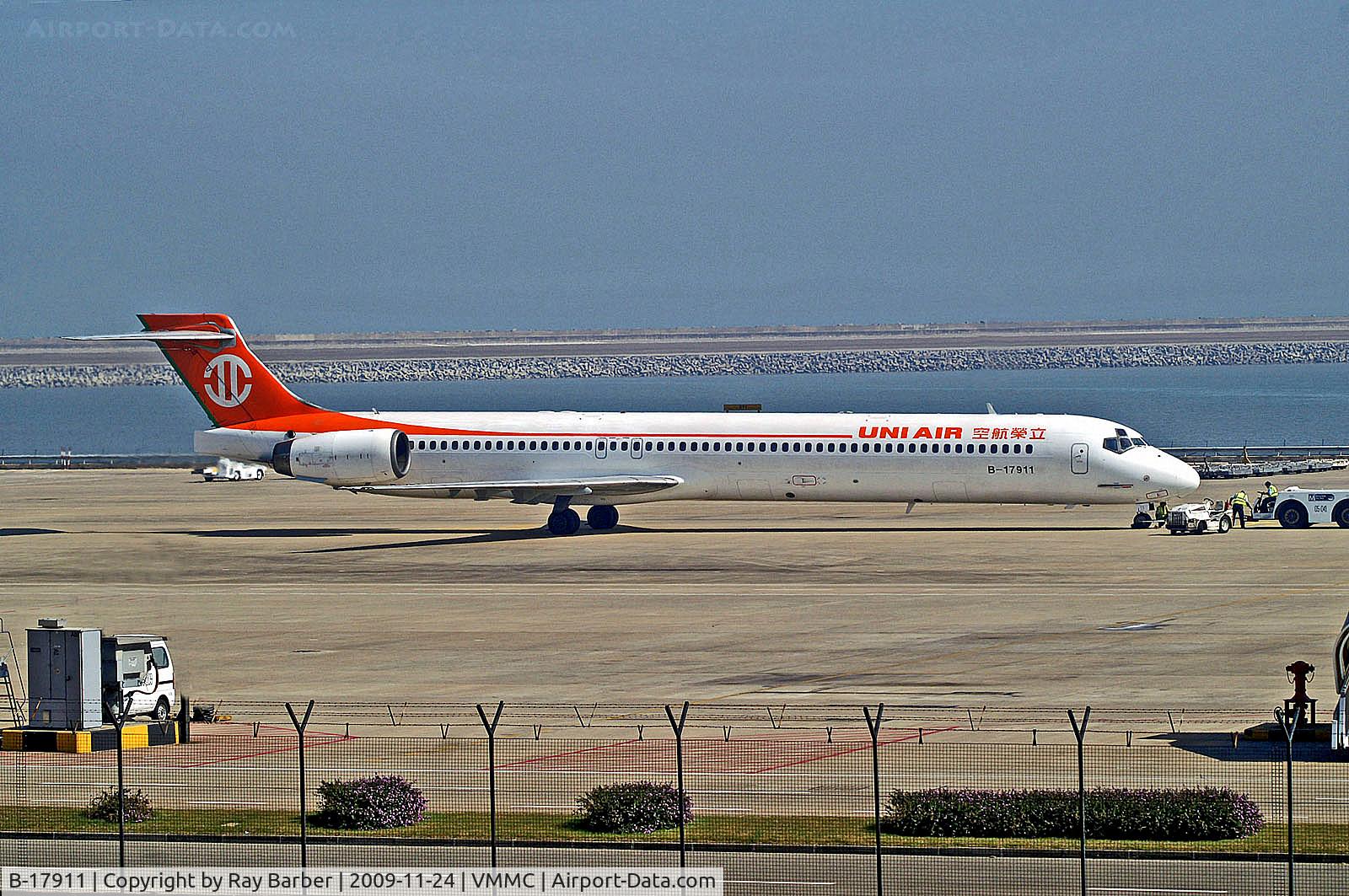 B-17911, 1996 McDonnell Douglas MD-90-30 C/N 53535/2158, B-17911   McDonnell Douglas MD-90-30 [53535] (UNI Air) Macau Int'l~B 24/11/2009