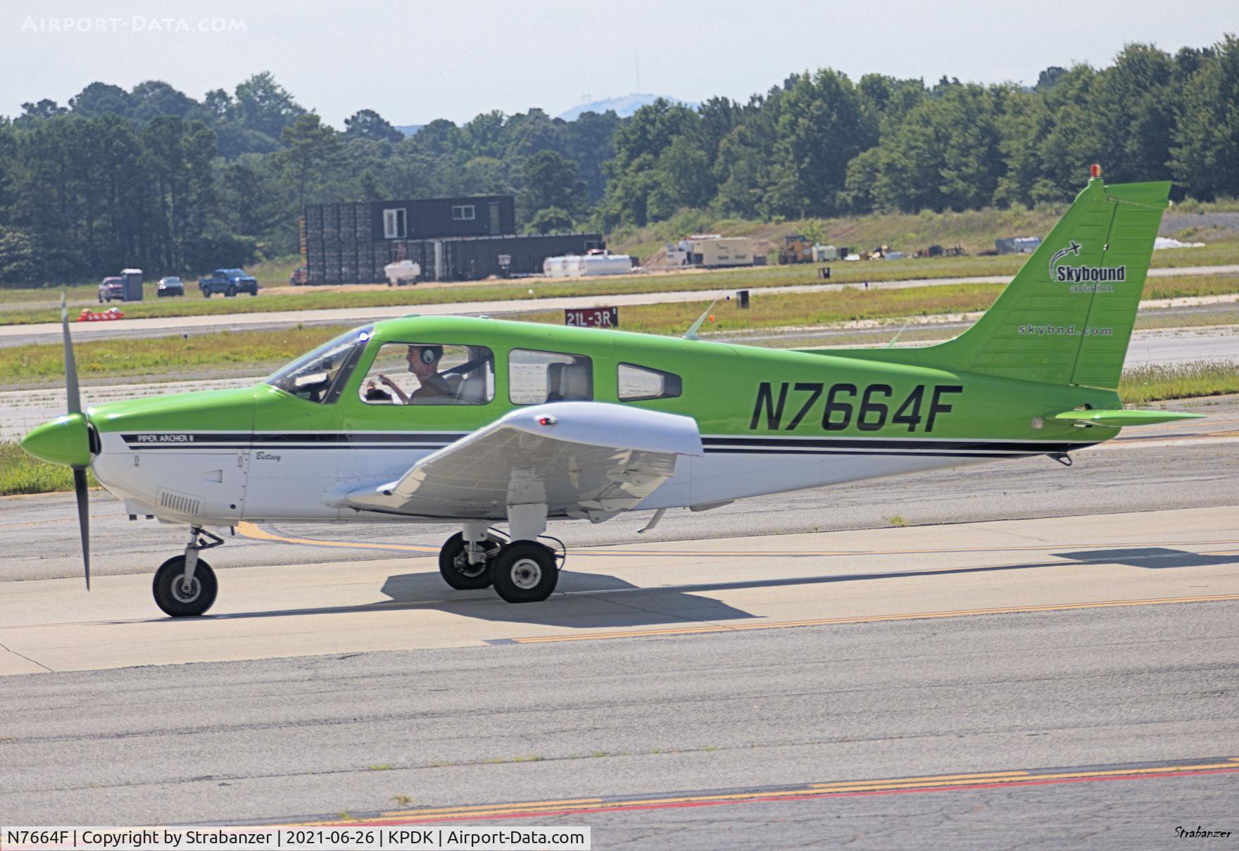 N7664F, 1976 Piper PA-28-181 C/N 28-7790210, Taxiing in after local flying