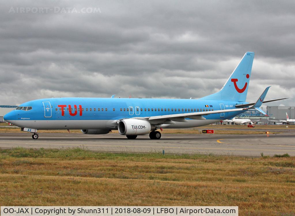 OO-JAX, 2010 Boeing 737-8K5 C/N 37238, Taxiing to the Terminal...