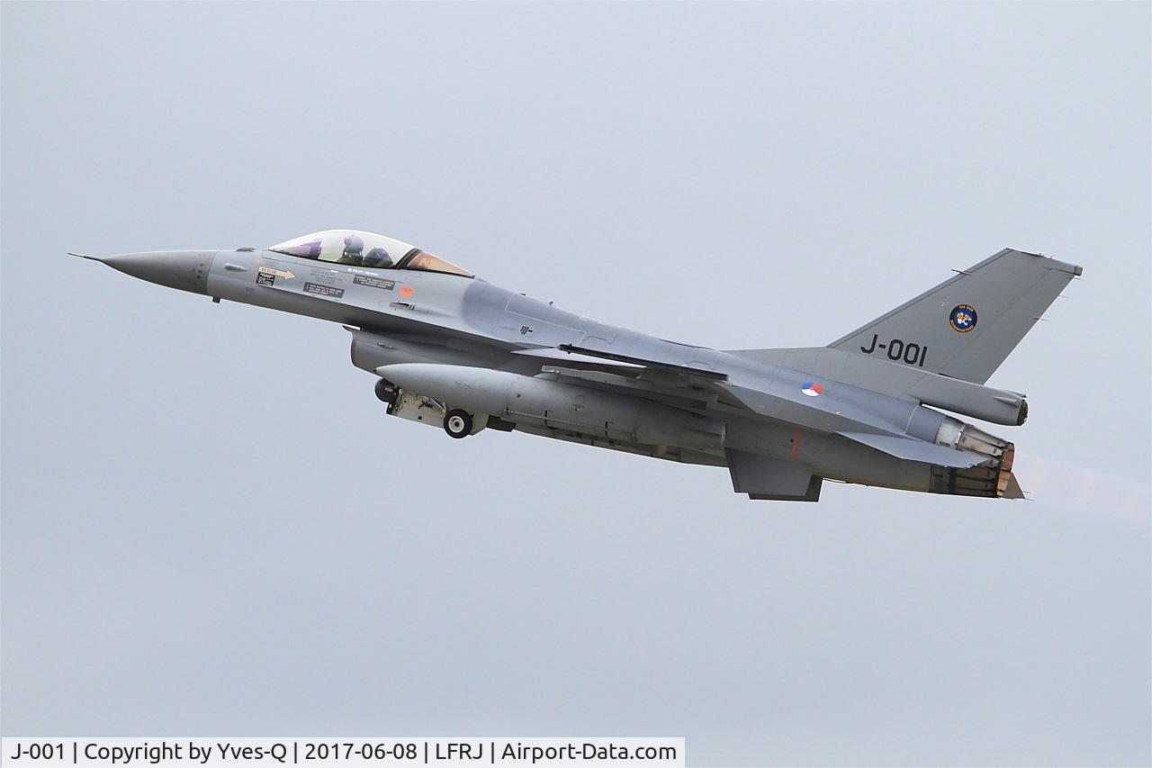 J-001, Fokker F-16AM Fighting Falcon C/N 6D-157, Fokker F-16AM Fighting Falcon, Climbing from rwy 26, Landivisiau Naval Air Base (LFRJ) Tiger Meet 2017