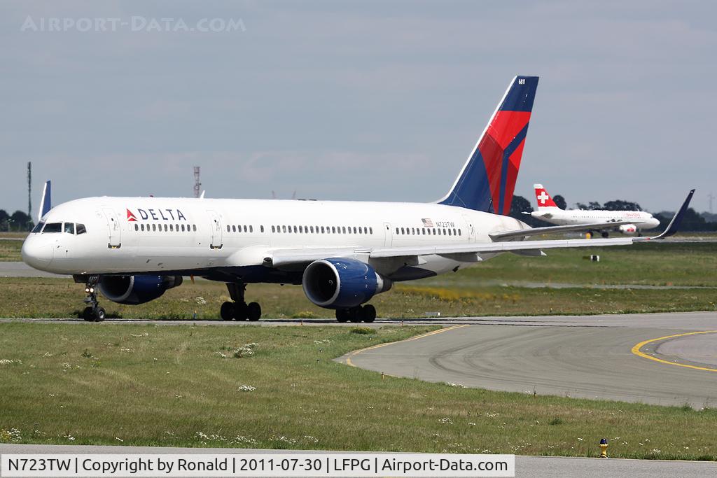N723TW, 2000 Boeing 757-231 C/N 29378, at cdg