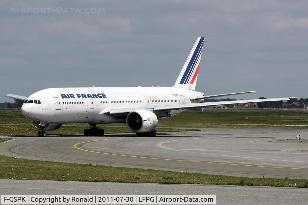 F-GSPK, 2000 Boeing 777-228/ER C/N 29010, at cdg