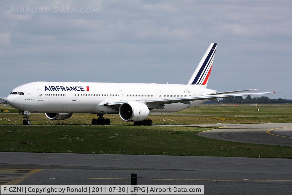 F-GZNI, 2011 Boeing 777-328/ER C/N 39973, at cdg