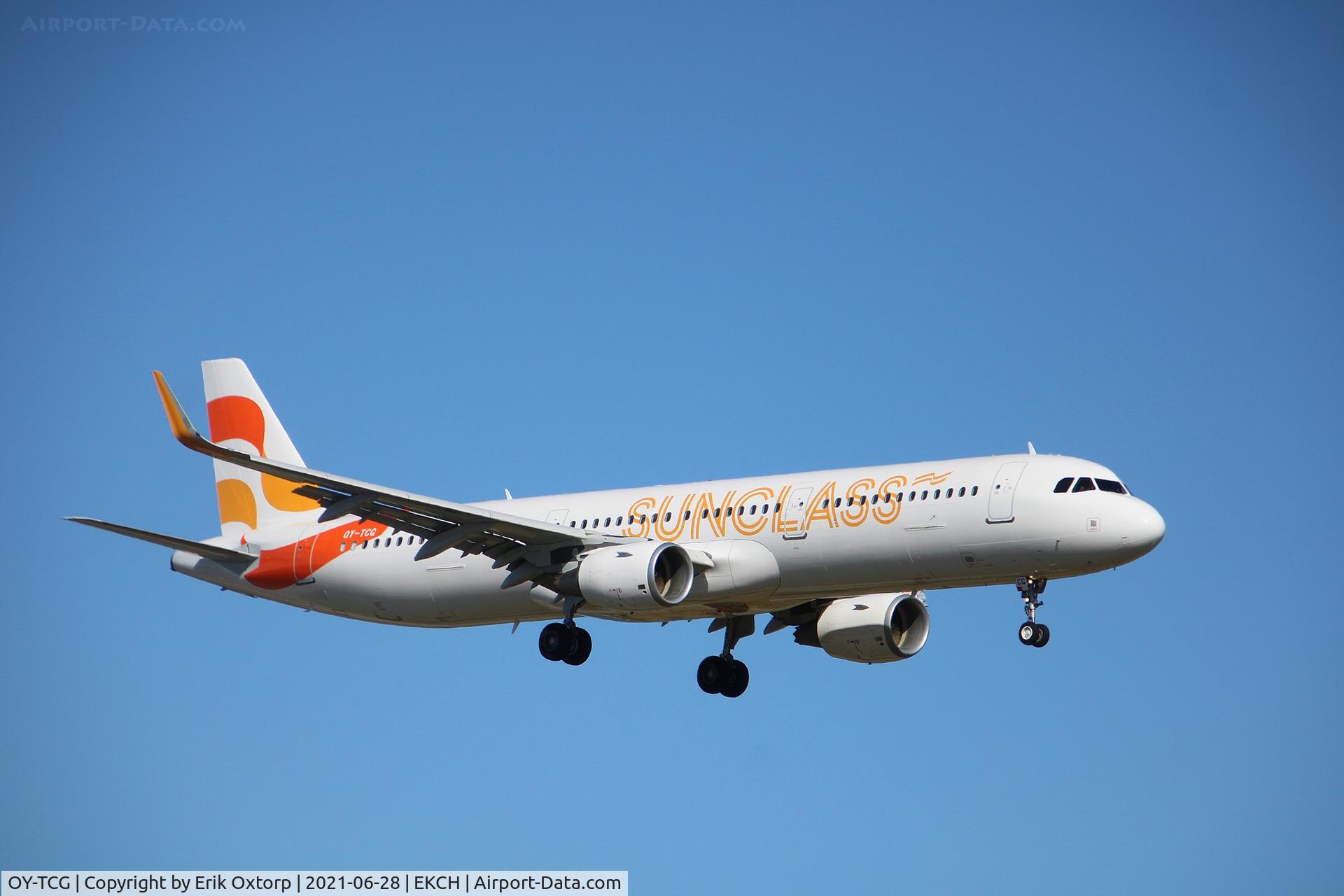OY-TCG, 2014 Airbus A321-211 C/N 6389, OY-TCG landing rw 22L