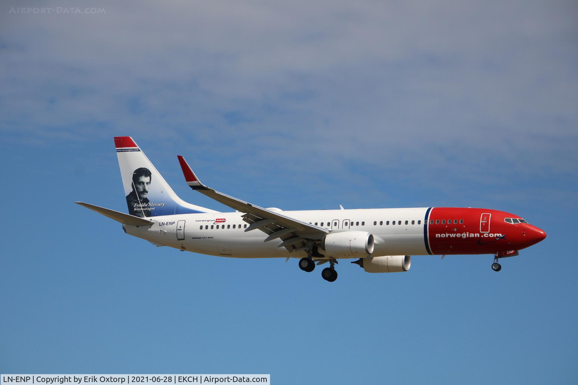 LN-ENP, 2017 Boeing 737-8JP C/N 42090, LN-ENP landing rw 22L