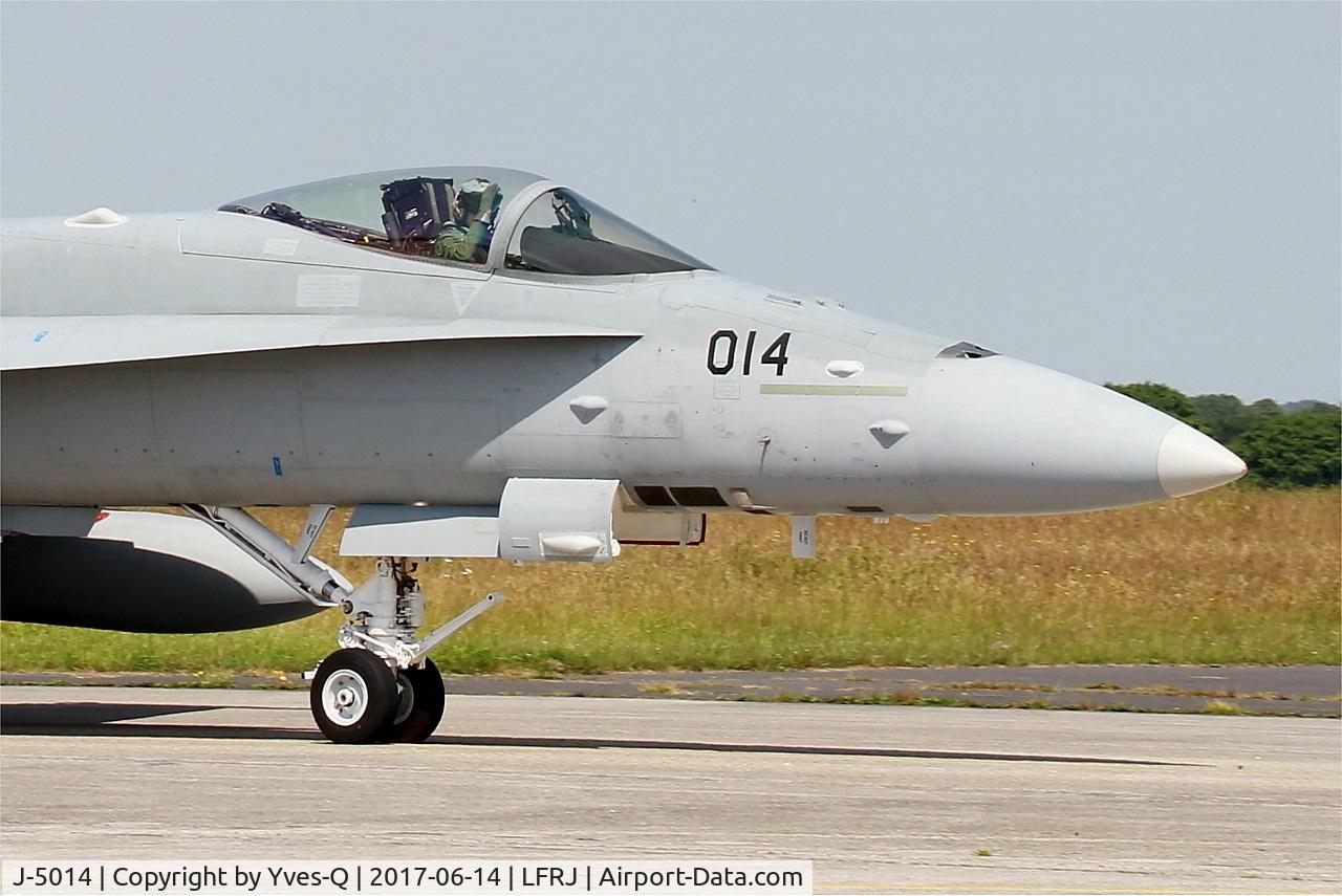 J-5014, McDonnell Douglas F/A-18C Hornet C/N 1359, McDonnell Douglas FA-18C Hornet, Taxiing to flight line, Landivisiau Naval Air Base (LFRJ) Tiger Meet 2017