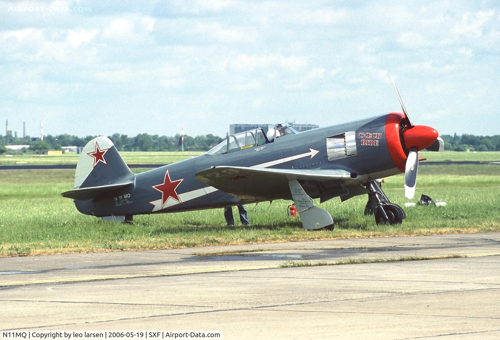 N11MQ, 1943 Let C-11 (Yak-11) C/N 171529, Berlin ILA 19.5.2006