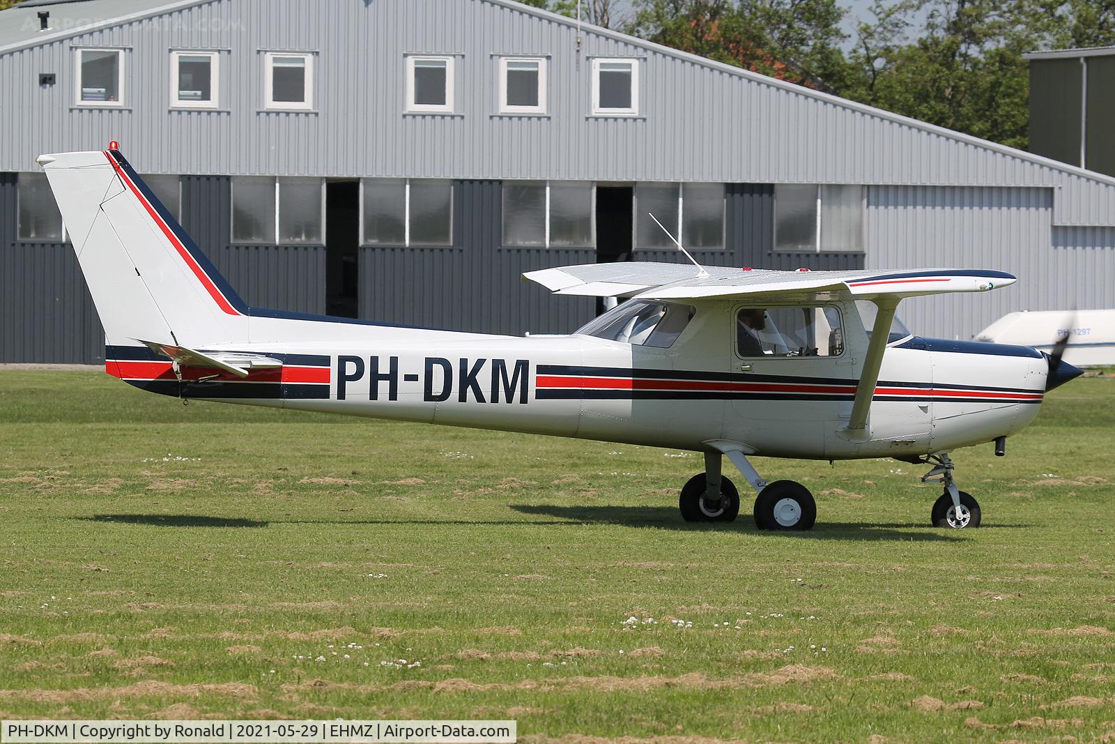 PH-DKM, 1977 Cessna 152 C/N 15281025, at ehmz