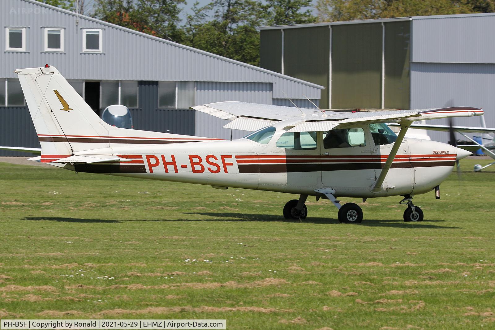 PH-BSF, 1979 Cessna 172N C/N 17272710, at ehmz