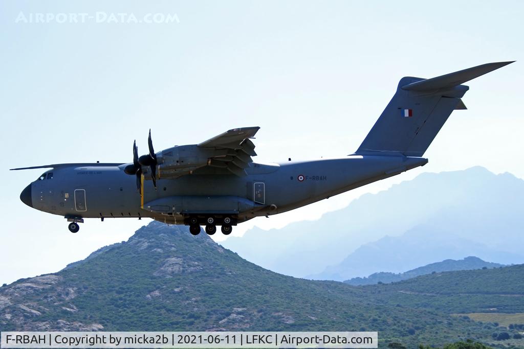 F-RBAH, 2015 Airbus A400M Atlas C/N 031, Landing