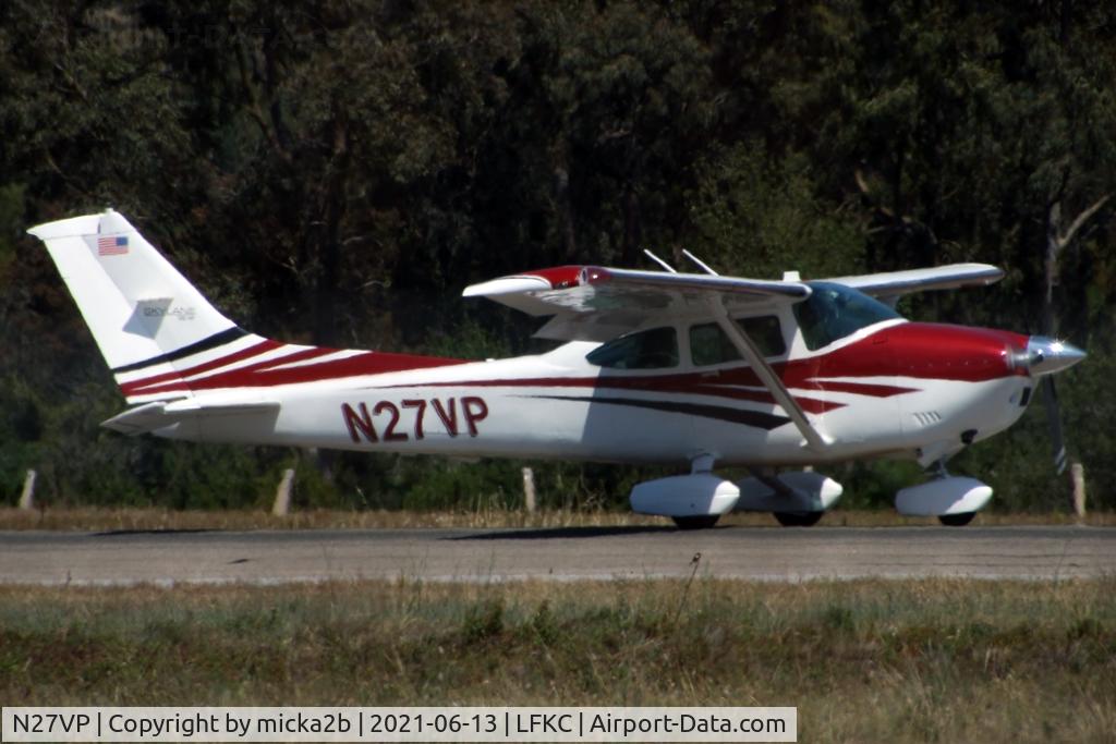 N27VP, 1985 Cessna 182R Skylane C/N 18268451, Taxiing