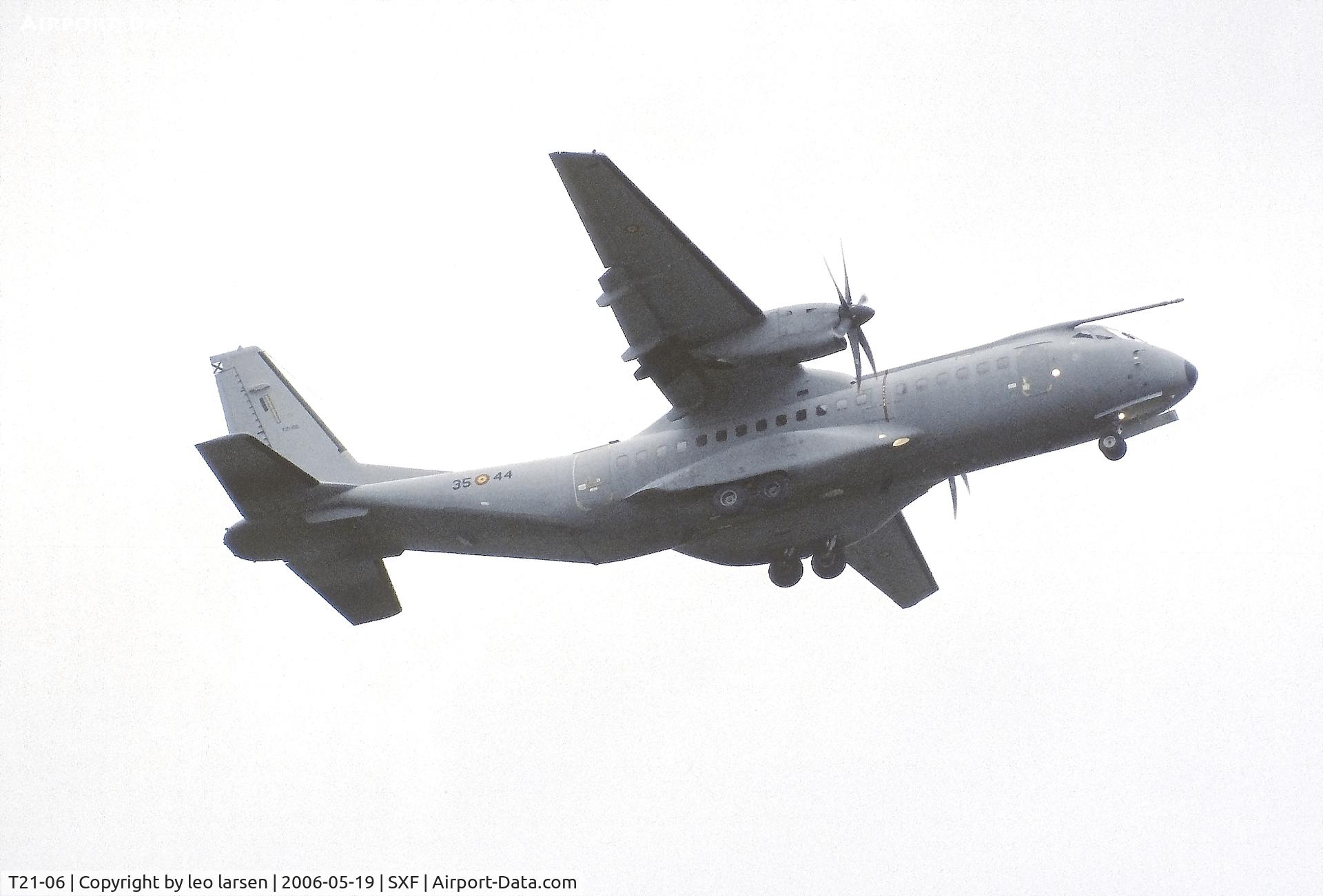 T21-06, CASA C-295M C/N EA03-06-008, ILA Berlin 19.5.2006