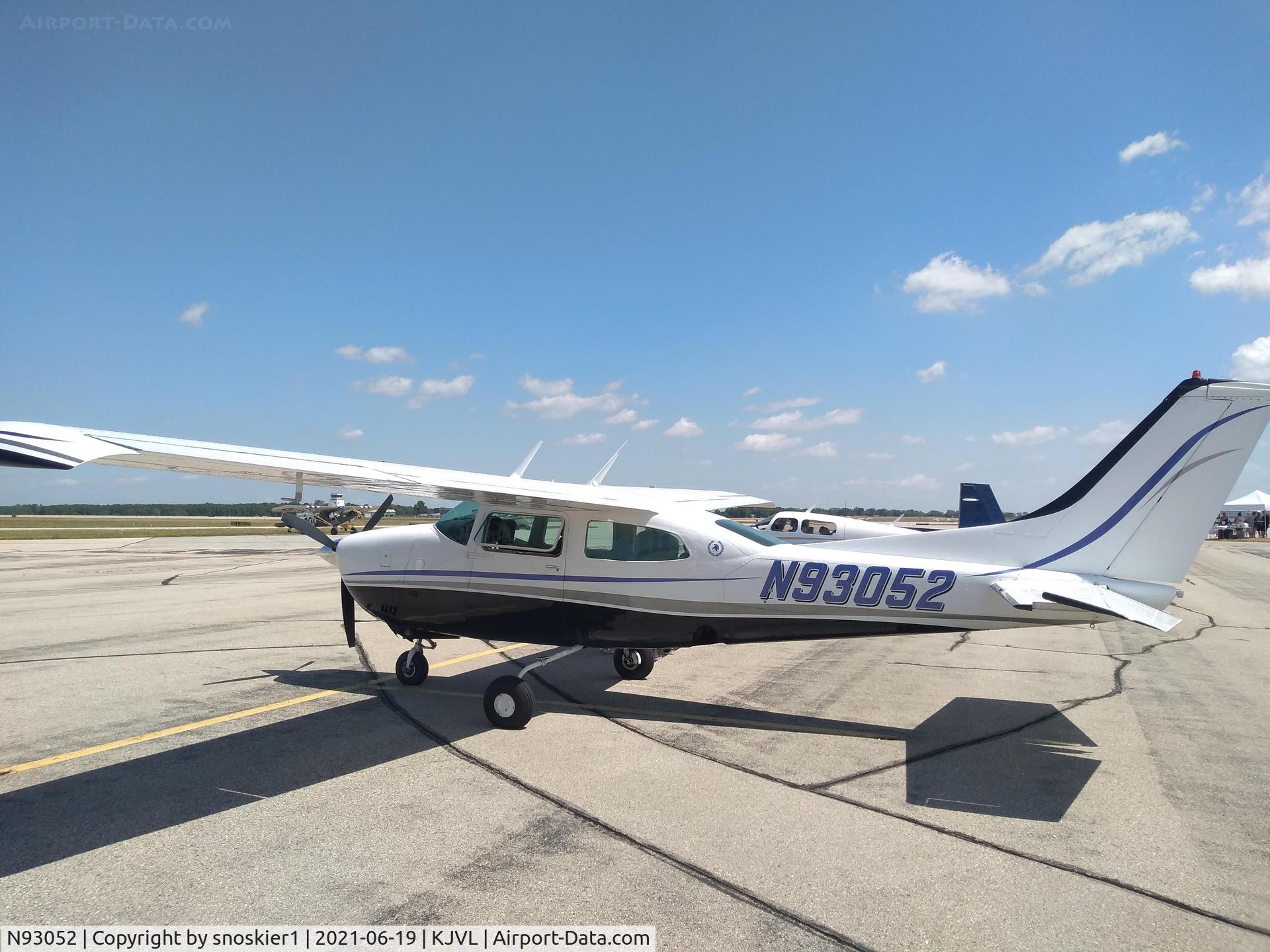 N93052, 1974 Cessna 210L Centurion C/N 21060244, At JVL flyin breakfast