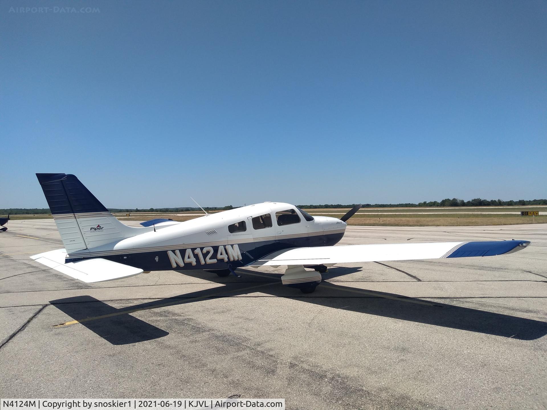 N4124M, 1999 Piper PA-28-181 C/N 2843214, At JVL flyin breakfast