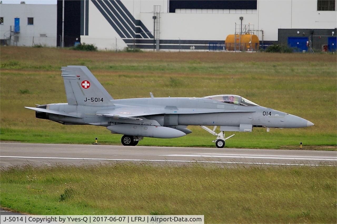 J-5014, McDonnell Douglas F/A-18C Hornet C/N 1359, McDonnell Douglas FA-18C Hornet, Taxiing to flight line, Landivisiau Naval Air Base (LFRJ) Tiger Meet 2017