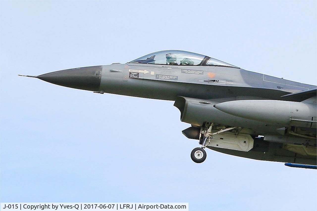 J-015, 1991 Fokker F-16A Fighting Falcon C/N 6D-171, Fokker F-16A Fighting Falcon, Take off rwy 26, Landivisiau Naval Air Base (LFRJ) Tiger Meet 2017