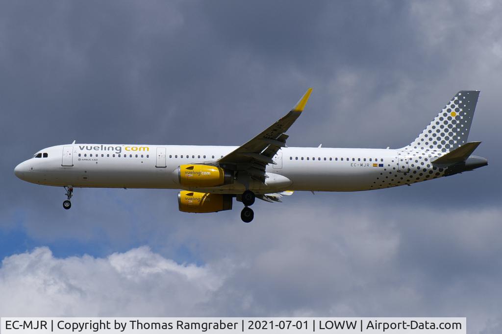 EC-MJR, 2016 Airbus A321-231 C/N 6933, Vueling Airbus A321