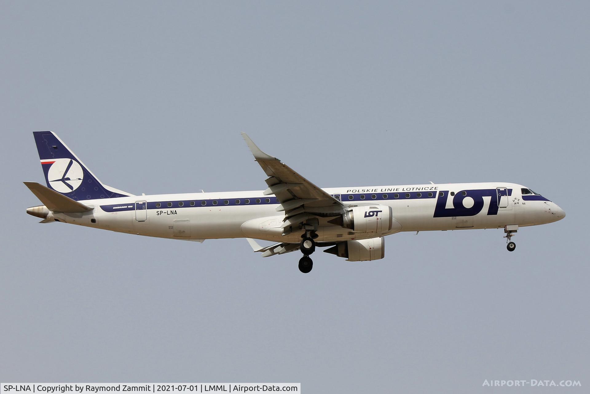 SP-LNA, 2011 Embraer 195LR (ERJ-190-200LR) C/N 19000415, Embraer 195LR SP-LNA LOT Polish Airlines