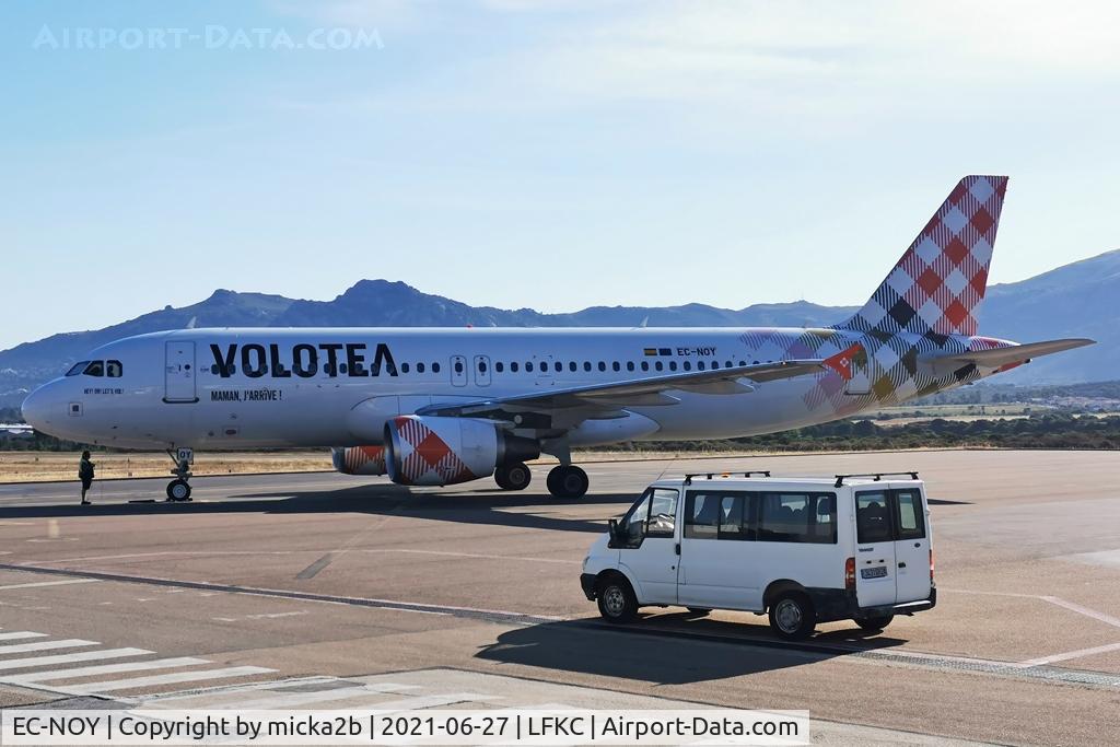 EC-NOY, 2005 Airbus A320-214 C/N 2633, Parked