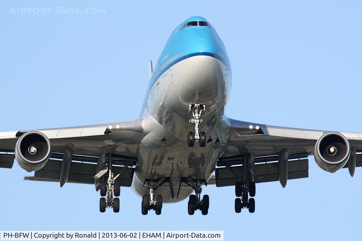 PH-BFW, 2000 Boeing 747-406BC C/N 30454, at spl