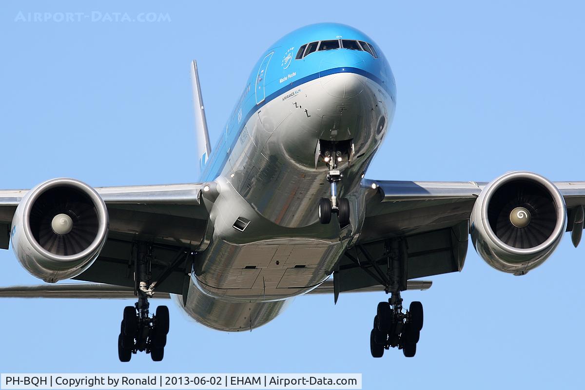 PH-BQH, 2004 Boeing 777-206/ER C/N 32705, at spl
