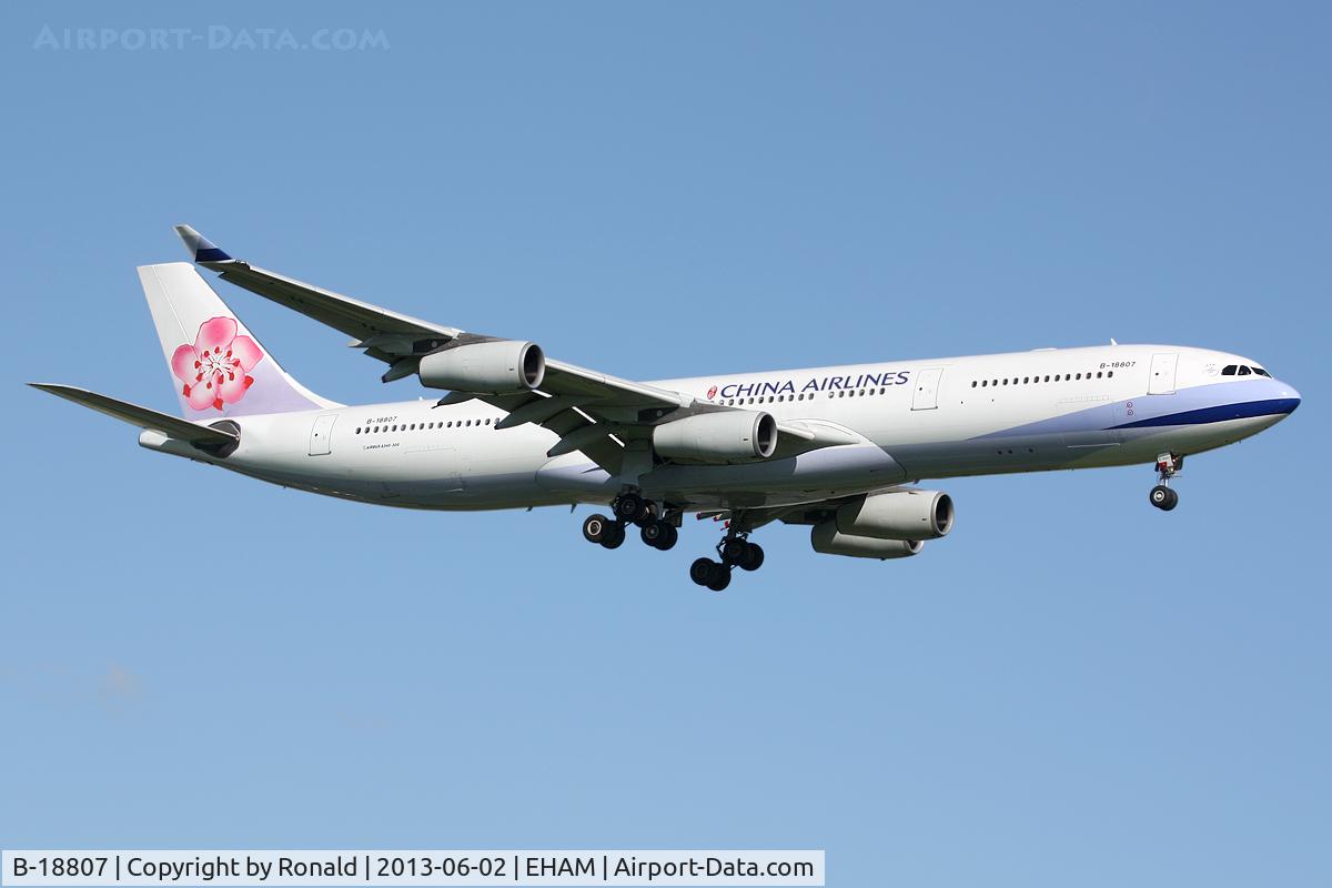 B-18807, 2003 Airbus A340-313 C/N 541, at spl