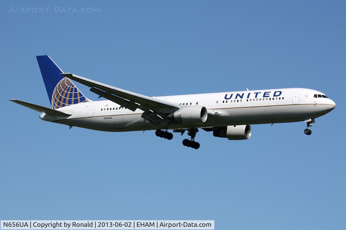 N656UA, 1992 Boeing 767-322 C/N 25394, at spl