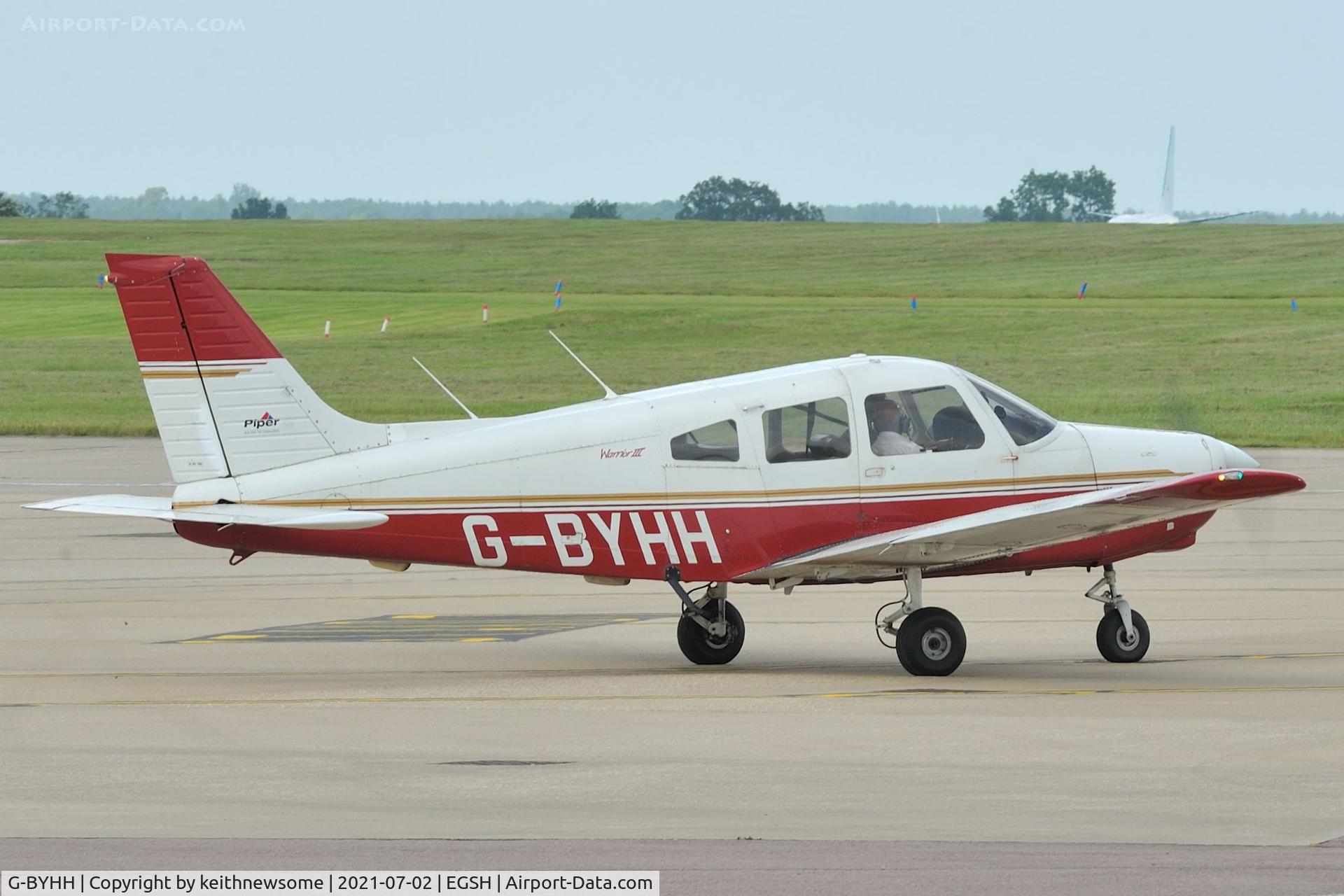 G-BYHH, 1999 Piper PA-28-161 Warrior III C/N 2842050, Leaving Norwich.