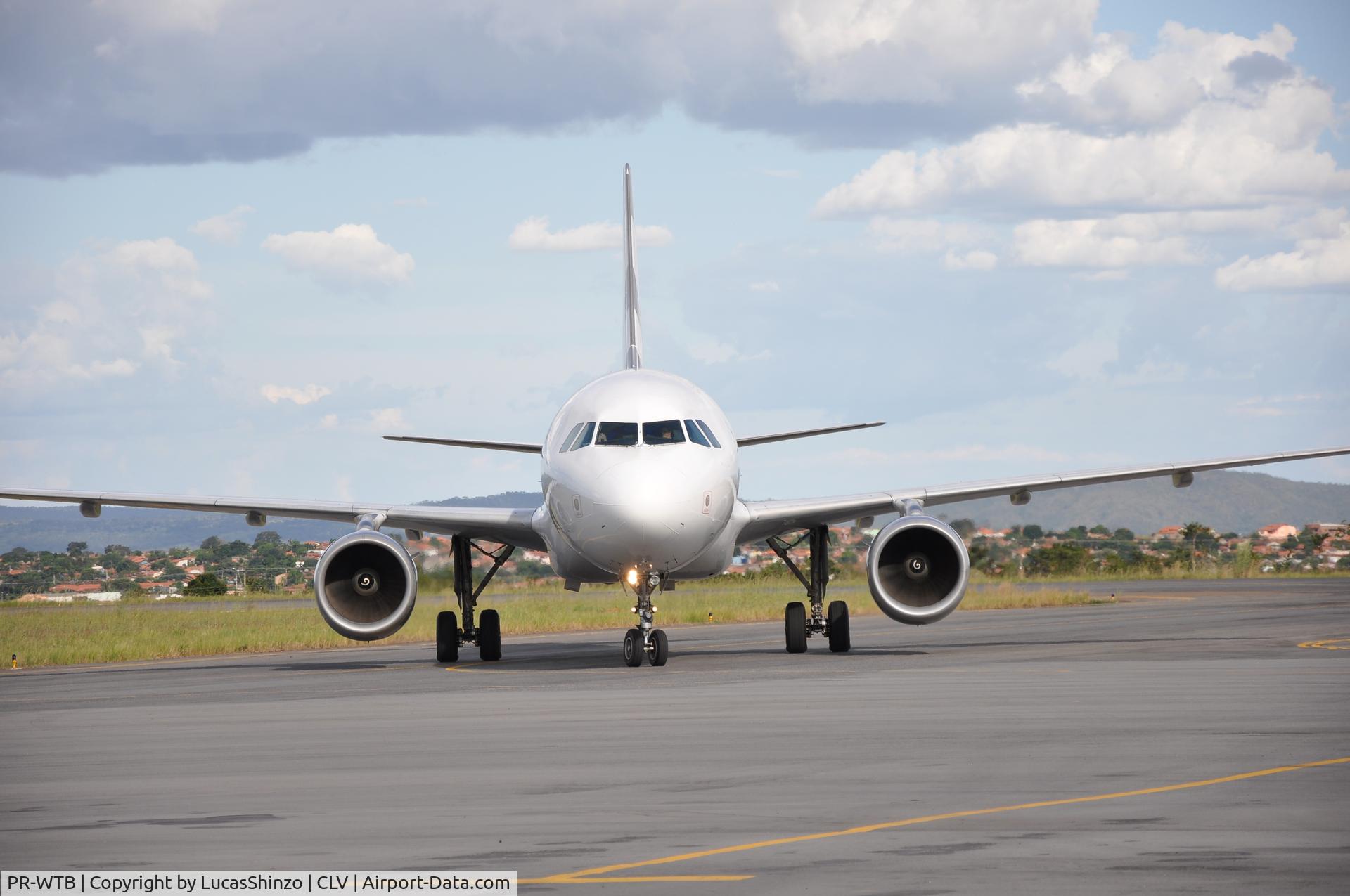 PR-WTB, 1995 Airbus A320-214 C/N 548, FOTO FRONTAL
