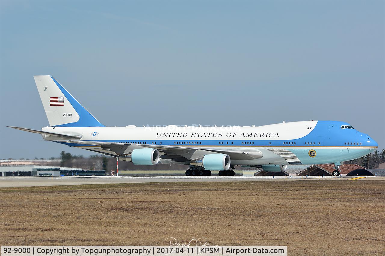 92-9000, 1987 Boeing VC-25A (747-2G4B) C/N 23825, Air Force One touches